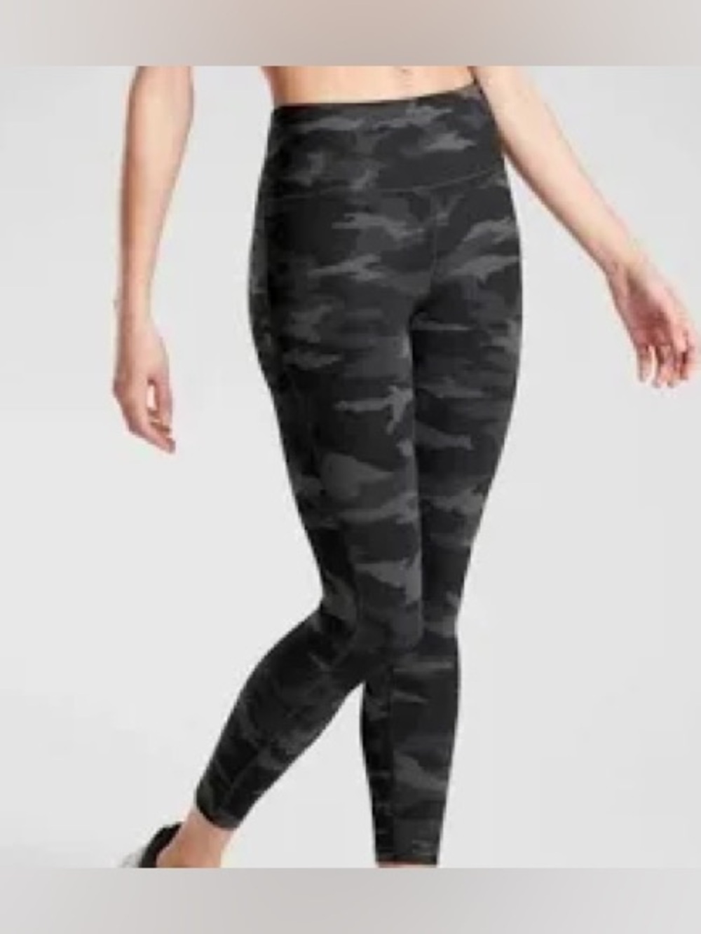 Athleta Ultimate Camo 7/8 Tight Black Camo Size Small